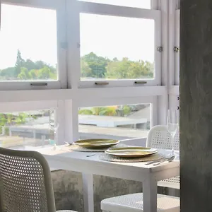 uluwatu-penthouse.hotelsseminyak.net/